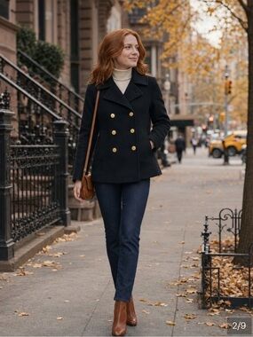 VGUC J Crew Majesty Peacoat with polished gold crest buttons. Size 4. Navy